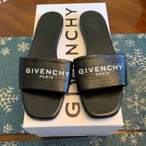 Givenchy
4G Monogram Flat Slide Sandals EU 40 US 10